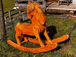 Rustikales Schaukelpferd aus Holz - Top Zustand!