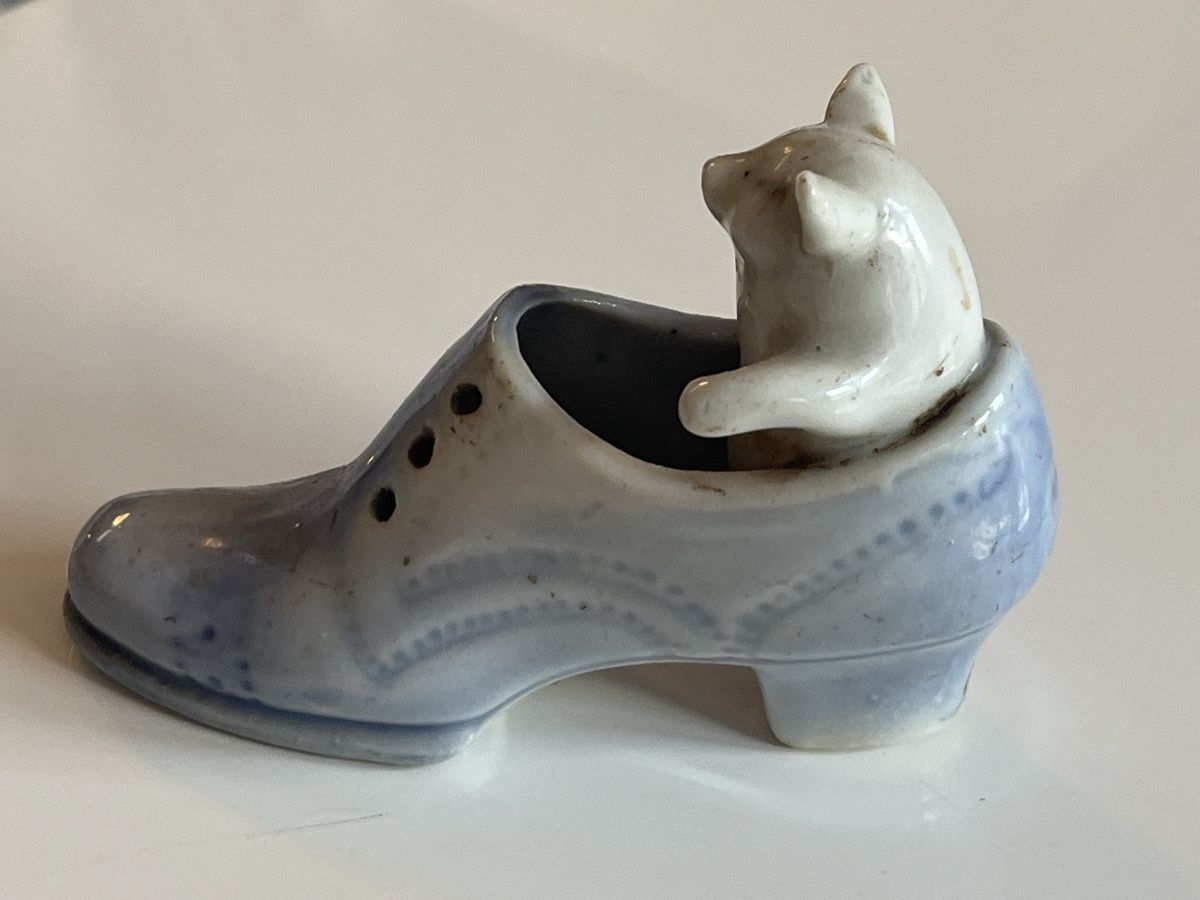Statuette: Antik porcelain Schwein im Schuh – Usato da Brienz BE venduto da hey_z9vg 2