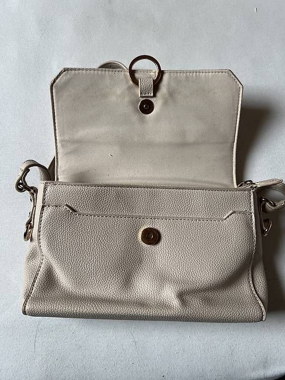 Sacs femmes: Sac bandoulière rose clair – D'occasion à Bossonnens par noemie_01 4