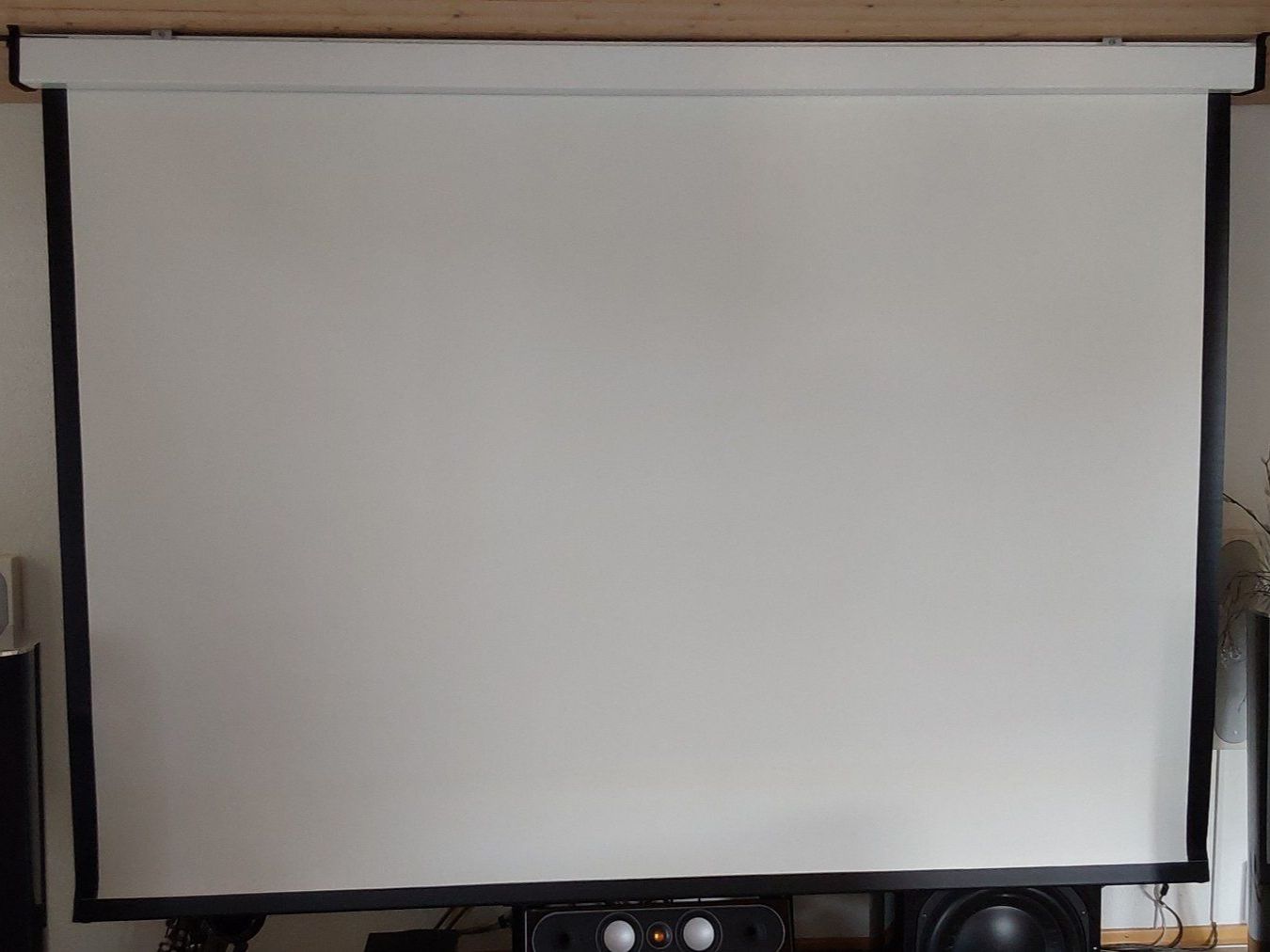 Epson Home Cinema: Heimkino Epson Beamer Motorleinwand – Usato da Basadingen venduto da Dant 4