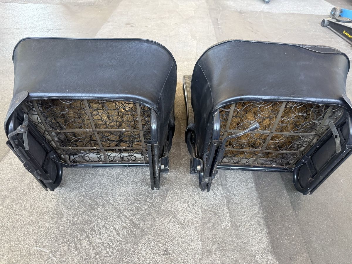 VW Tutti pezzi di ricambio auto: Sitze VW Käfer 1970 – Difettoso da Dürrenäsch venduto da Schmotzli0 4