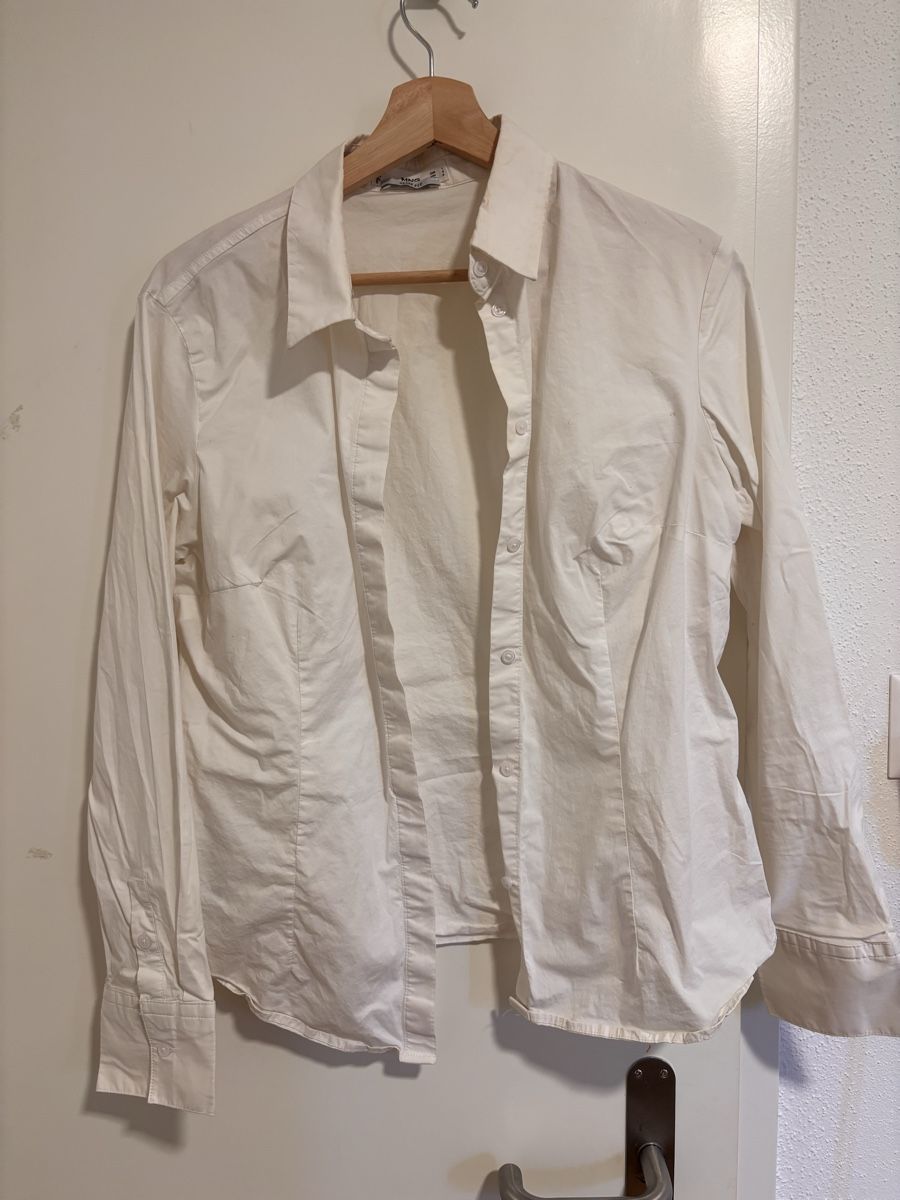 Mango Blusen: Mango white blouse Size L Slim Fit – Gebraucht aus Biel/Bienne von chauthu1