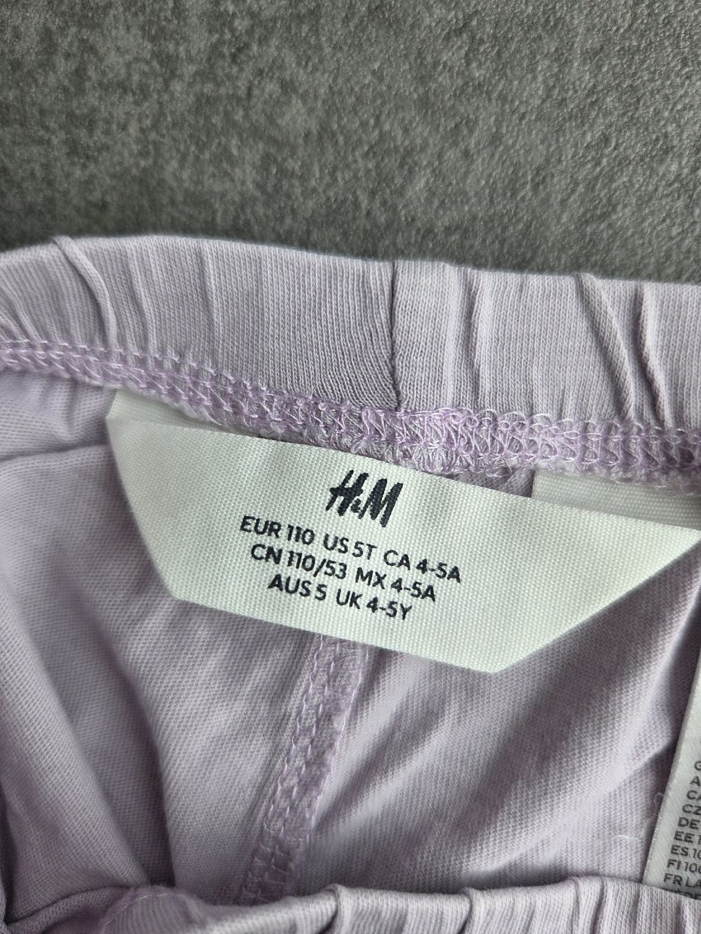 H&M Pantaloni: H&M Shorts, Gr. 110, Lila – Usato da Hüntwangen venduto da ManuM2014 3