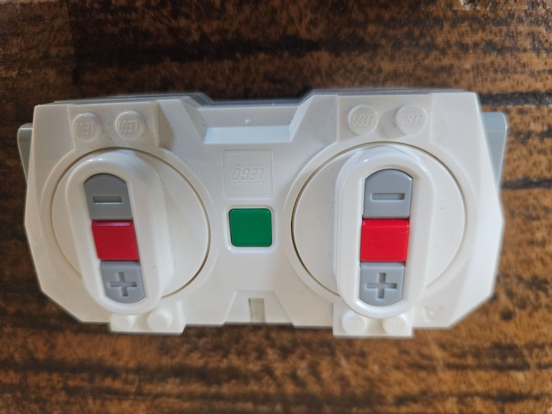 Lego Kit di costruzioni: lego Electric Powered Up Bluetooth Speed Remote Control – Usato da Confignon venduto da Ecrofigs 2