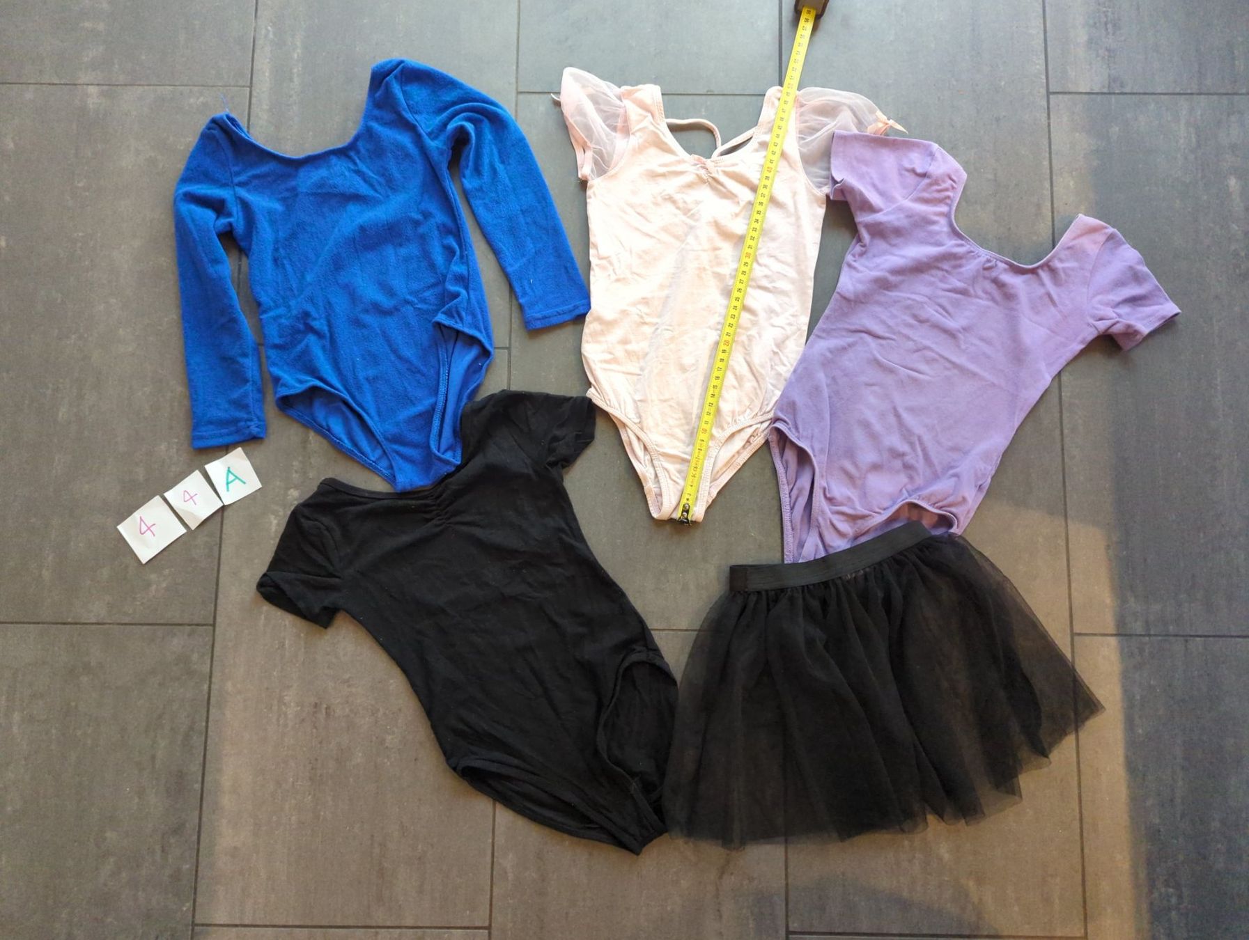 Lotti & Set di vestiti: Ballet Kleider Set Kunstturnen 5-teilig, Nr. 44A – Usato da Himmelried venduto da Paura