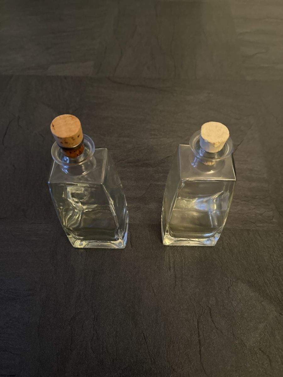 Altro in Stoviglie & Bicchieri: Elegante Glasflaschen mit Korken – Usato da Horgen venduto da CS75 2
