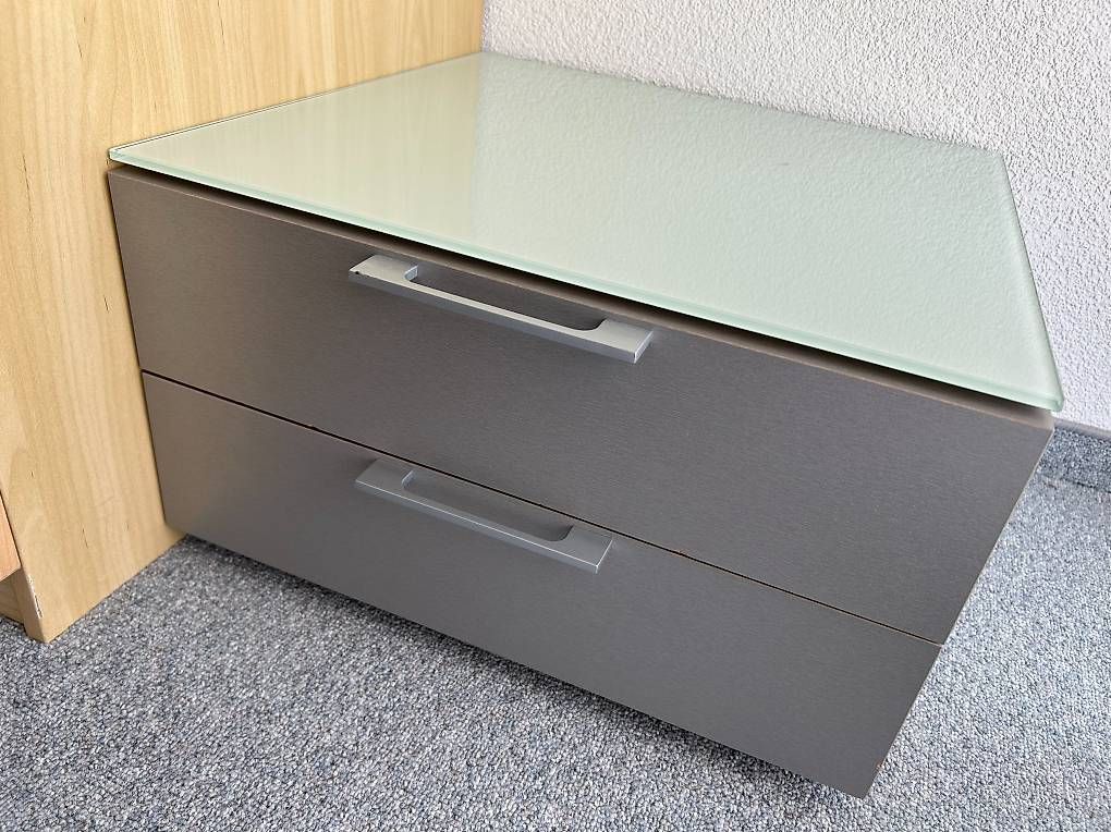Cassettiere: Kommode, 2 Nachttische, Bettgestell – Usato da Amlikon-Bissegg venduto da RoSaGer 1