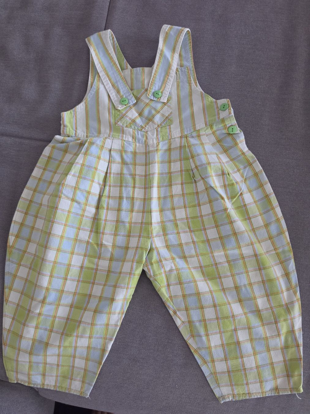 Hosen: Kinder Latzhose – Gebraucht aus Wolfwil von con_k6vx