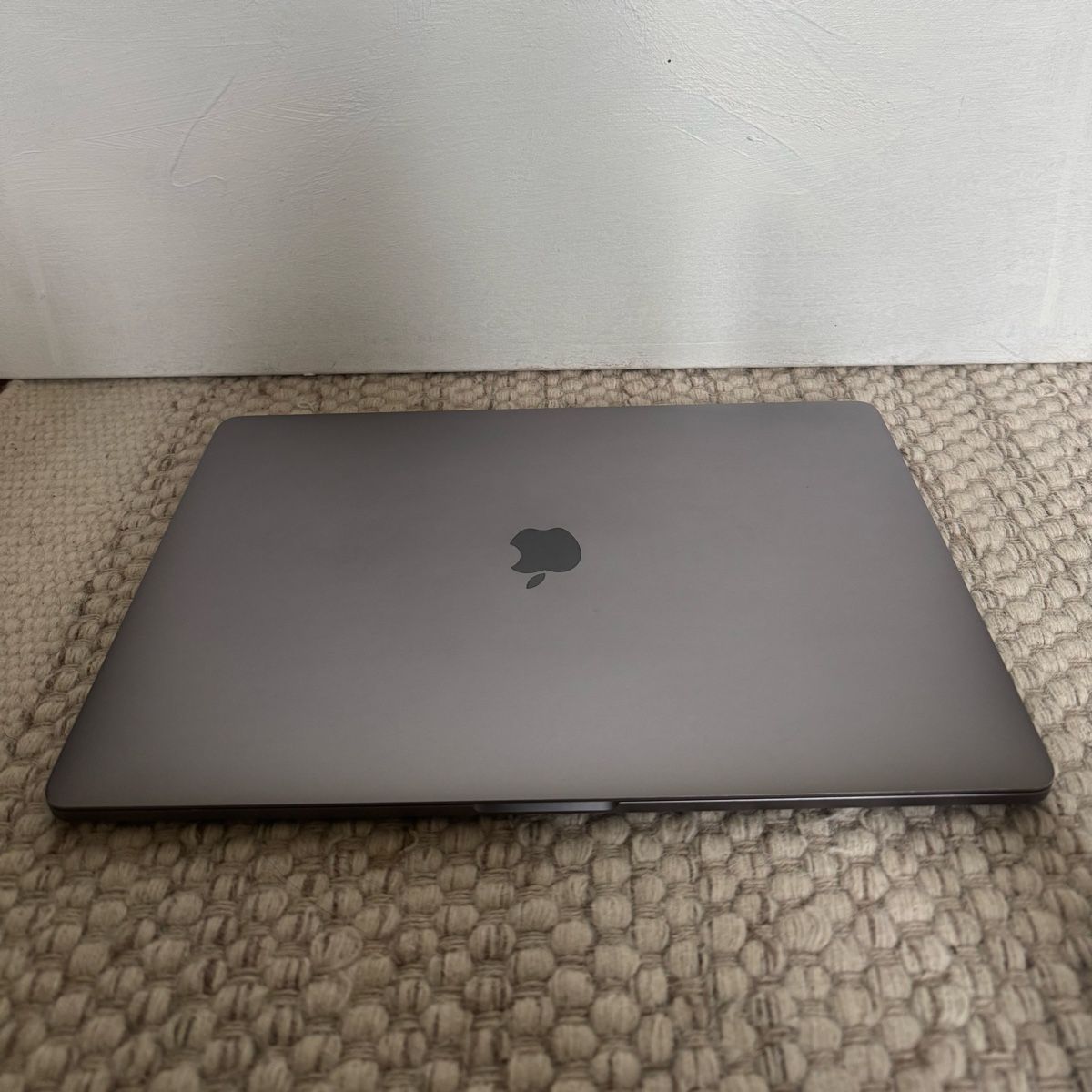 Apple Notebook: Apple MacBook Pro 15’‘ (2016) – Usato da Zürich venduto da chi_2r7n 1