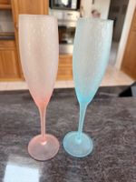 2 dekorative Champagnergläser in Rosa und Türkis