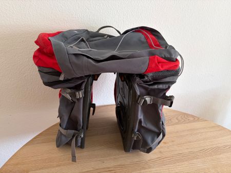 Velo-Gepäckträgertasche Tarasp rot Modell von Veloplus