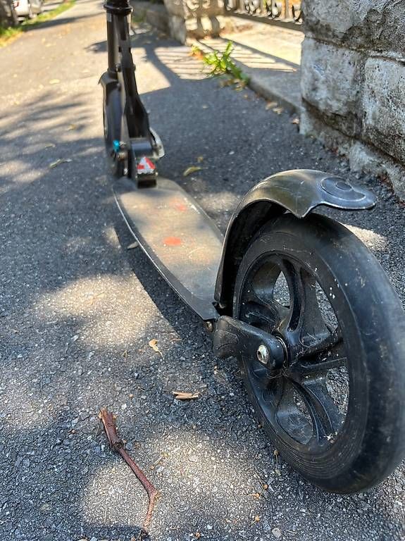 Kickboard: Trottinet gross schwarz gebraucht (micro) – D'occasion à Thun par Lupinmela 3