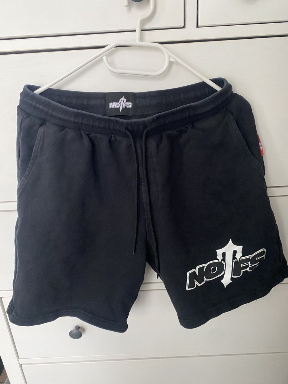 Pantaloni: NOFS Shorts – Usato da Zürich venduto da kiwi2024