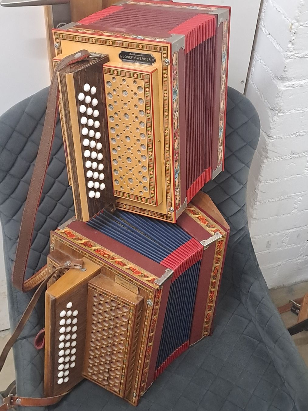 Instruments de musique: 2 schwyzerorgeli – D'occasion à Villeneuve par BibiVintage