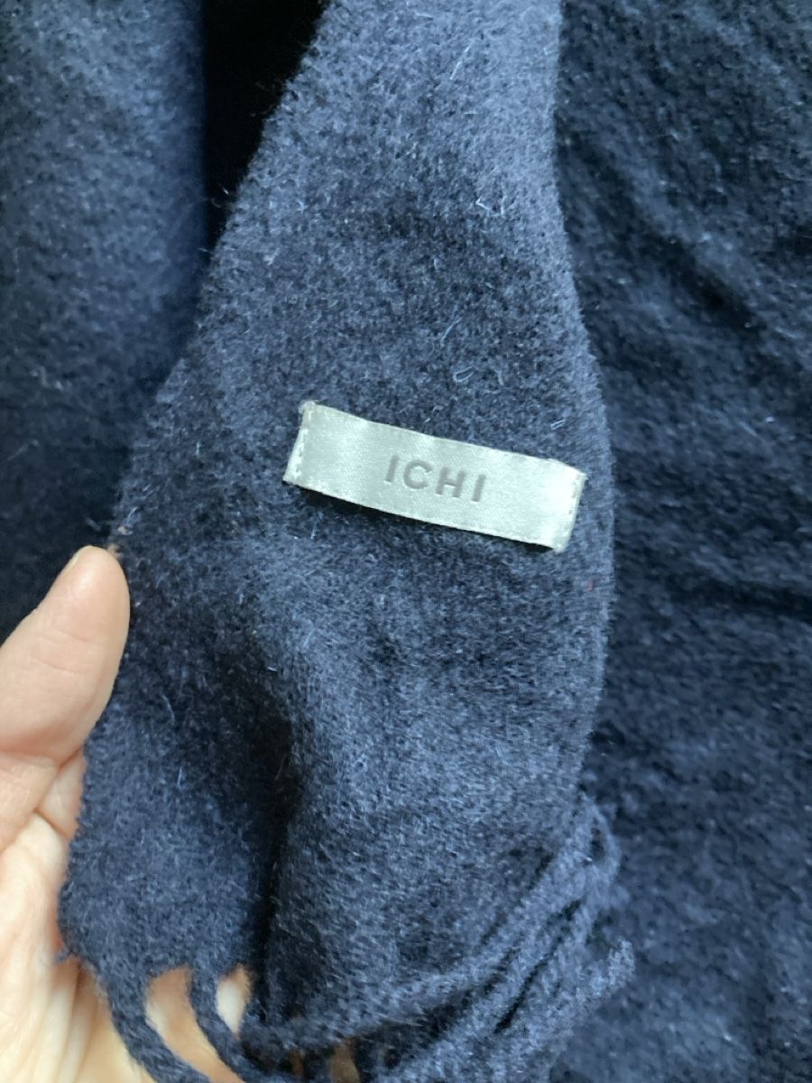 Foulard & Sciarpe: Dunkelblauer Wollschal von ICHI – Usato da Luzern venduto da nisssa 2