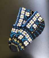 Gestrickte Hausschuhe Blumenmuster Grösse ca 39