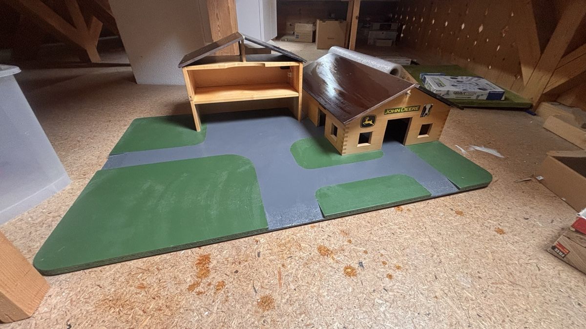 Spielzeuge: Selbstgebauter Bauernhof/Stall – Gebraucht aus Boltigen von Rotobi 1