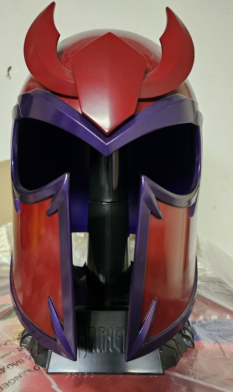 Marvel Statuette: Marvel Legends Magneto Helm – Usato da St. Gallen venduto da plh_n2wm