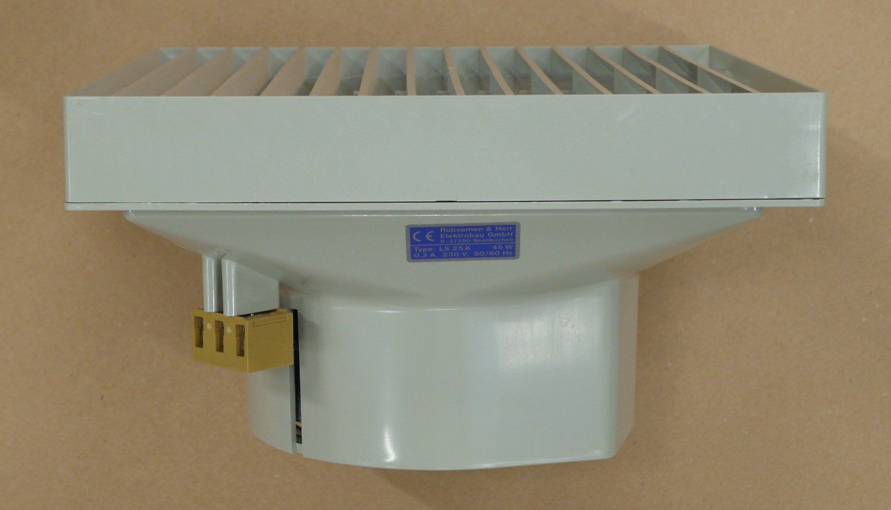 Ventilatoren: Neuer Filterlüfter Einbauventilator (Filter auswechselbar) – Neu und originalverpackt aus Däniken SO von _Pharao_ 1