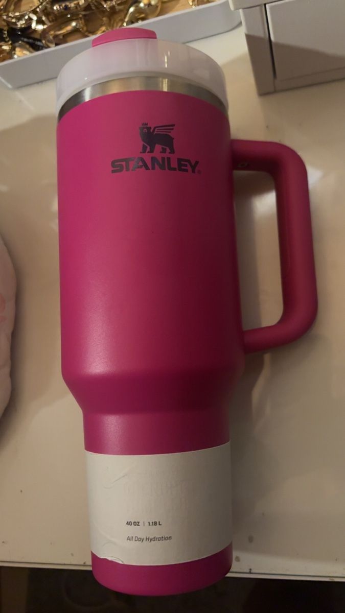 Stanley Gourdes & Thermos: Pink stanley cup – D'occasion à Oberriet SG par pin_wv7r