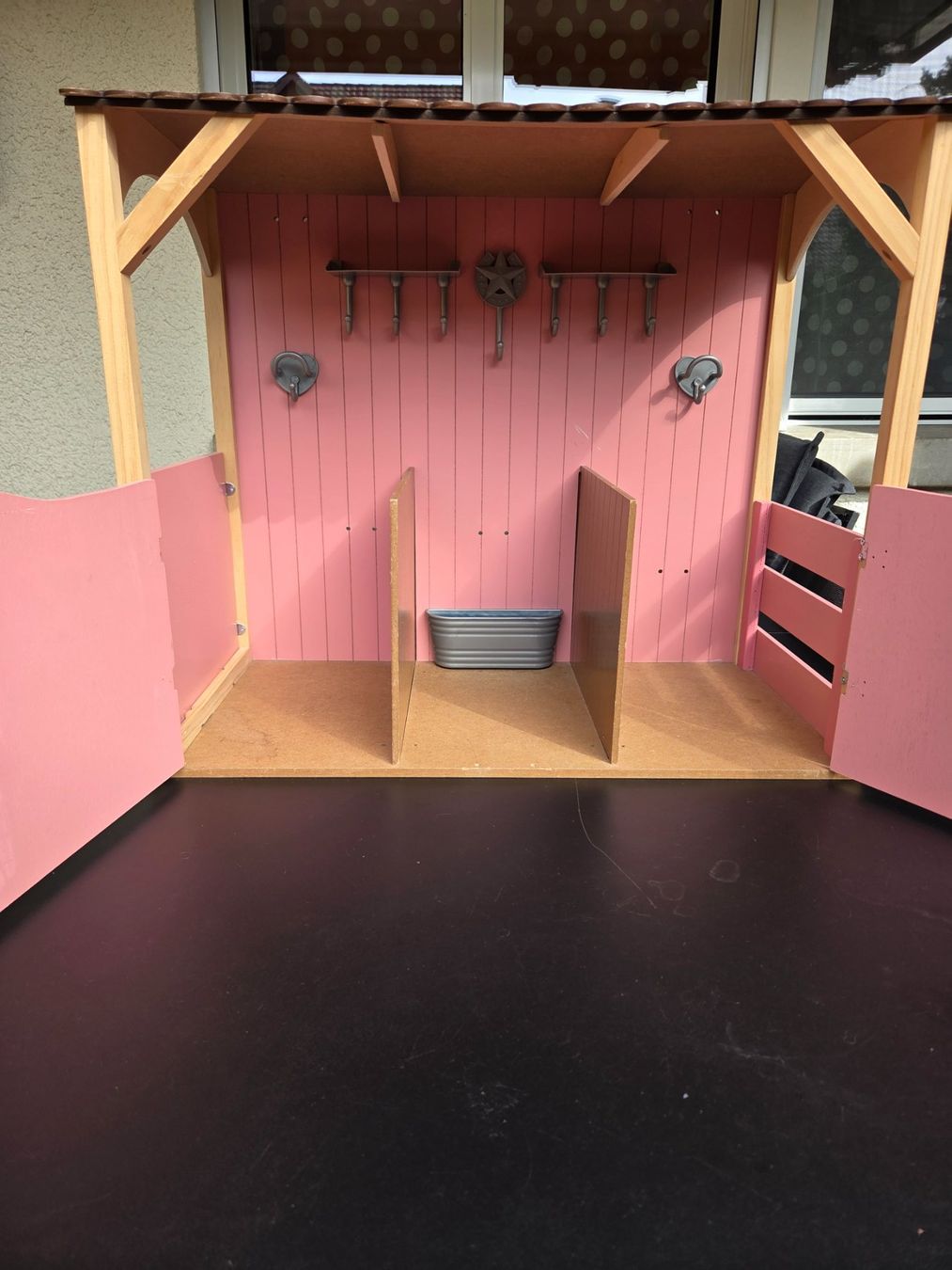 Our Generation Giocattoli: Our Generation Pferdestall Holz rosa – Usato da Winterthur venduto da trise80 1