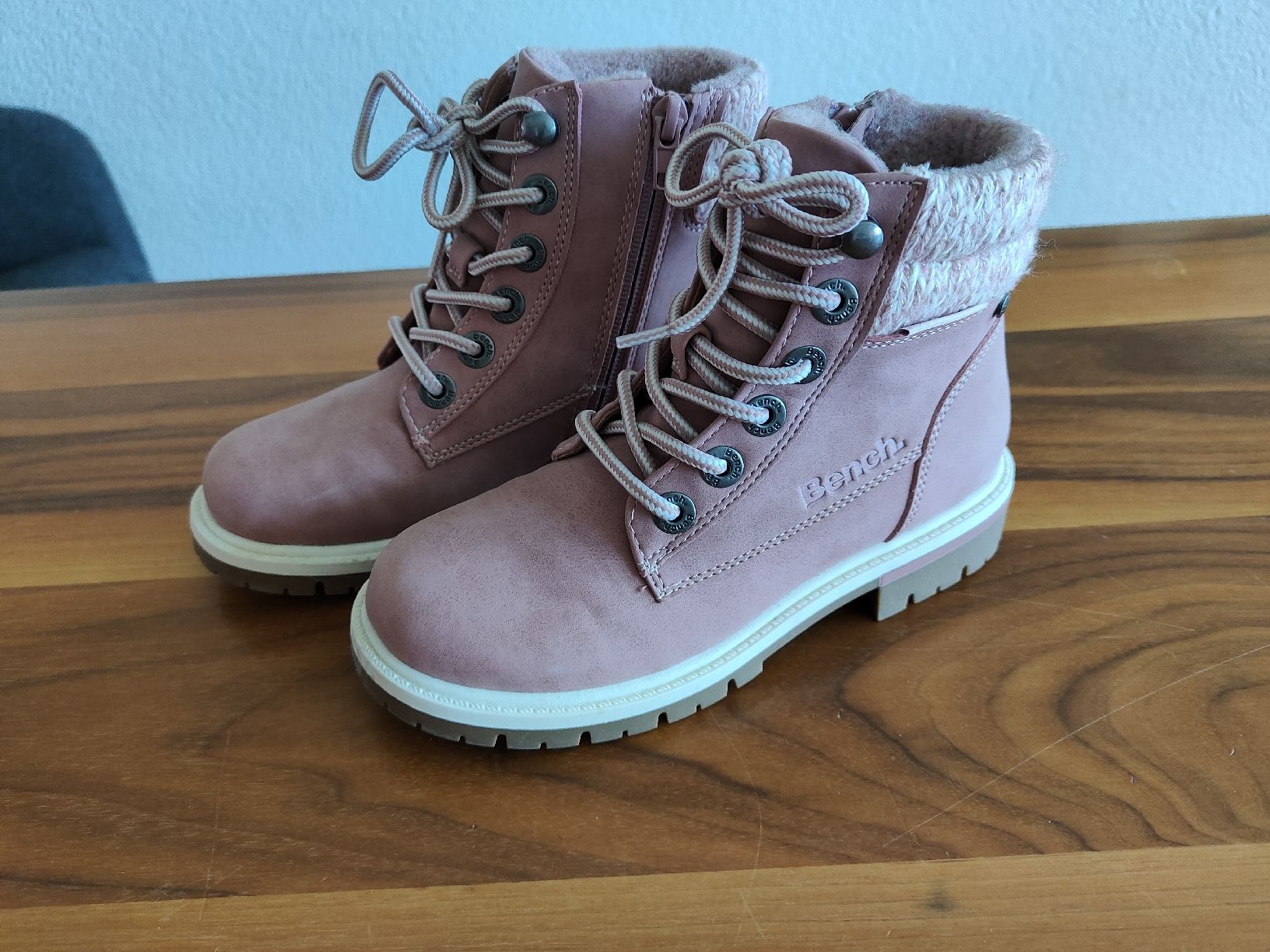 Bench Scarpe per ragazze: Bench Winterboots, Gr. 31, rosa, Top Zustand – Usato da Bäretswil venduto da Foif5