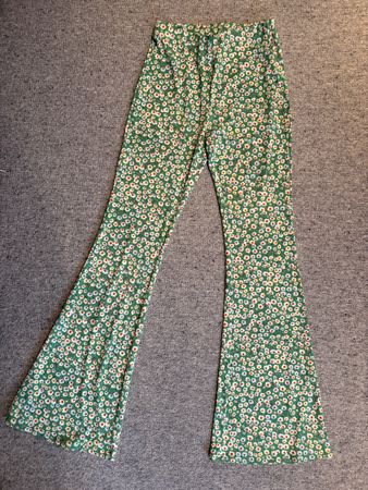 Gr. S! Grüne Schlaghose mit Blumenmuster, Sommerliche 70er