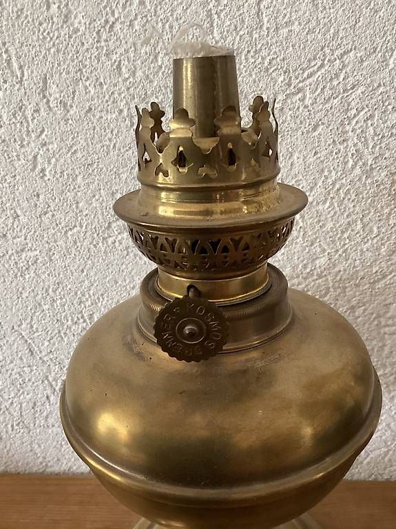 Lampes: Petrollampe mit Messingfuss antik.  – D'occasion à Küttigen par Zorro1 3