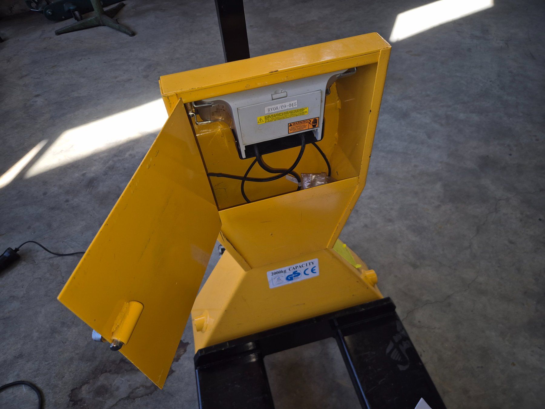 Carrelli elevatori e a forche: Palettrolli mit Waage – Difettoso da Winikon venduto da Goeggu03 1