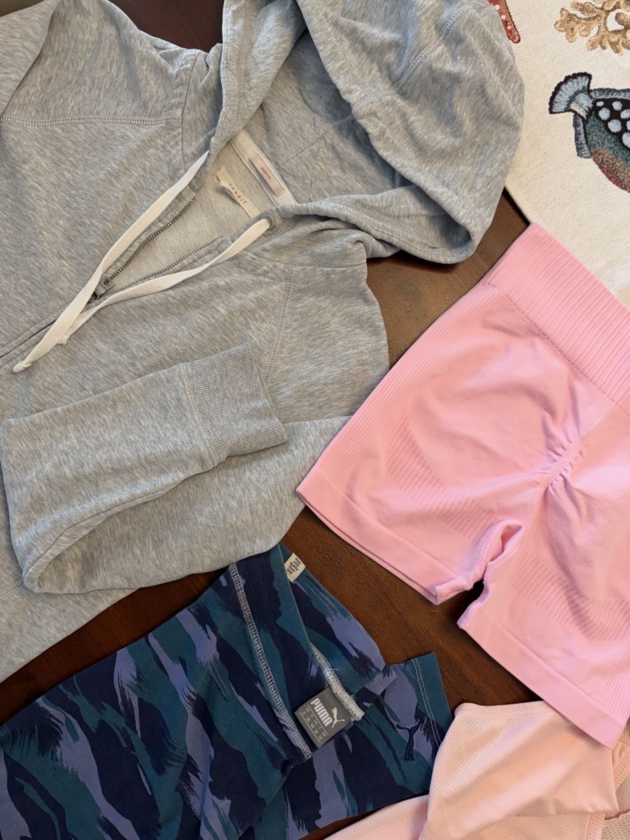 Esprit Lotti di vestiti: Sportbekleidung Set, Grösse S ab 1.- – Usato da Oberengstringen venduto da SaraHoney19 1