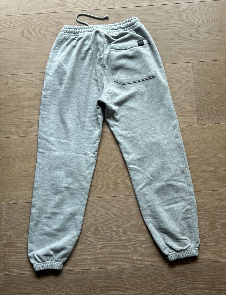 Pull&Bear Hosen: Light Grey Unisex Sweatpants – Gebraucht aus Zug von mbe_t5j2 1