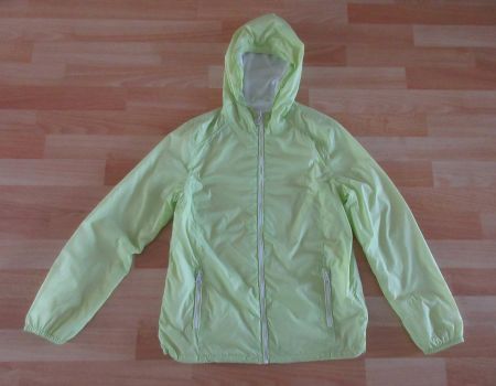 Windjacke hellgrün Grösse 152