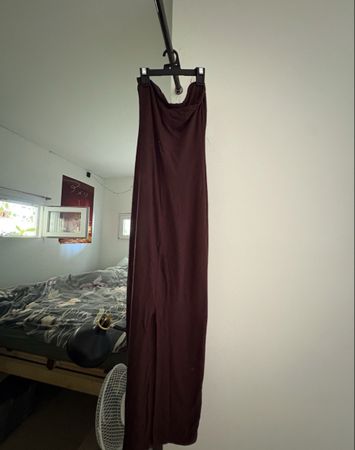 Trägerloses Kleid braun lang mit Schlitz guter Zustand