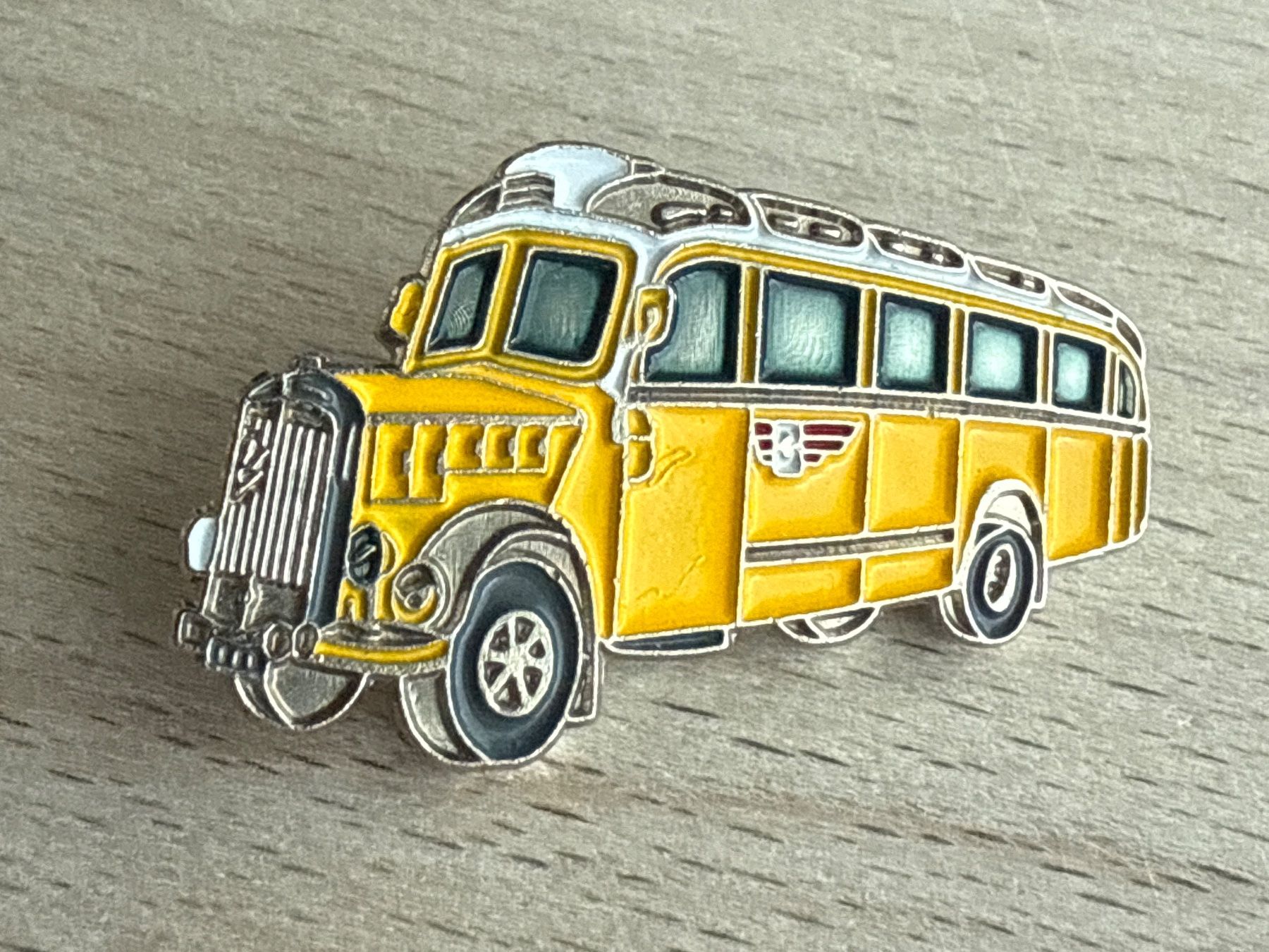 Plaketten & Abzeichen: Pin Oldtimer Postauto – Gebraucht aus Glattbrugg von Schweigmatt