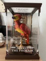 Harry Potter Figur Fawkes der Phönix im Schaukasten