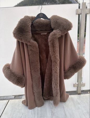 Manteau manche 3/4 fausse fourrure