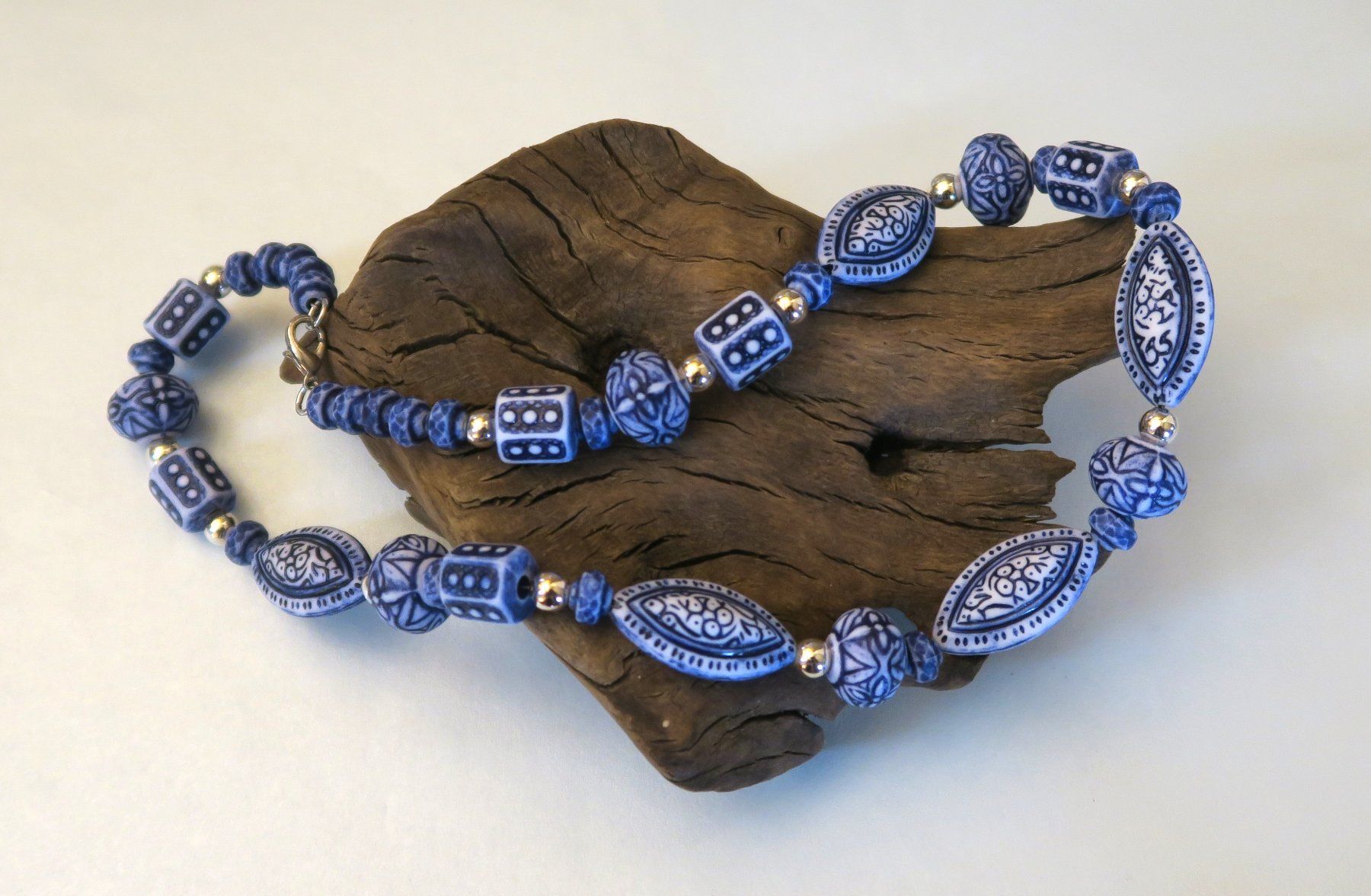Catenine: Halskette, blau-weiss – Usato da Brittnau venduto da marlenestone 1