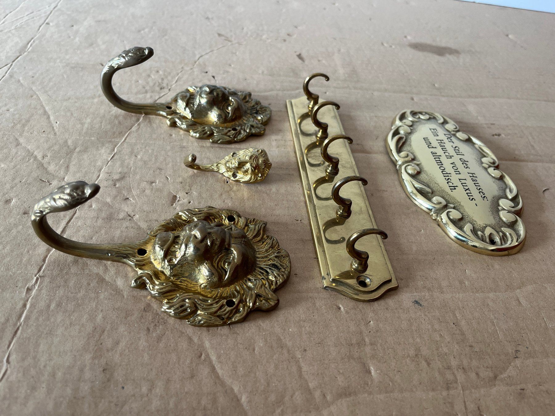 Eisenwaren: Haken Kleiderhaken Schild – Gebraucht aus Unterkulm von esco 1