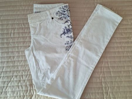 Weisse Jeans, seitliche Applikation, Gr. 34, Top Zustand!
