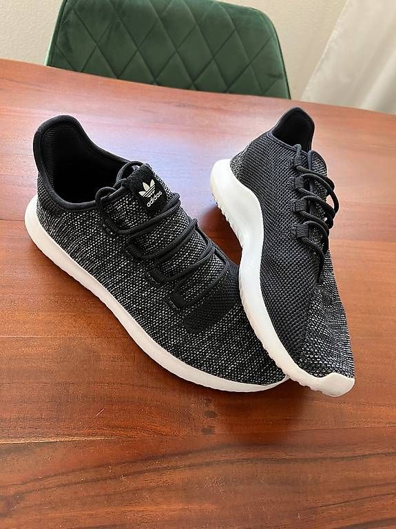 Chaussures hommes: Adidas Sneaker – D'occasion à Wädenswil par Volvic13 2