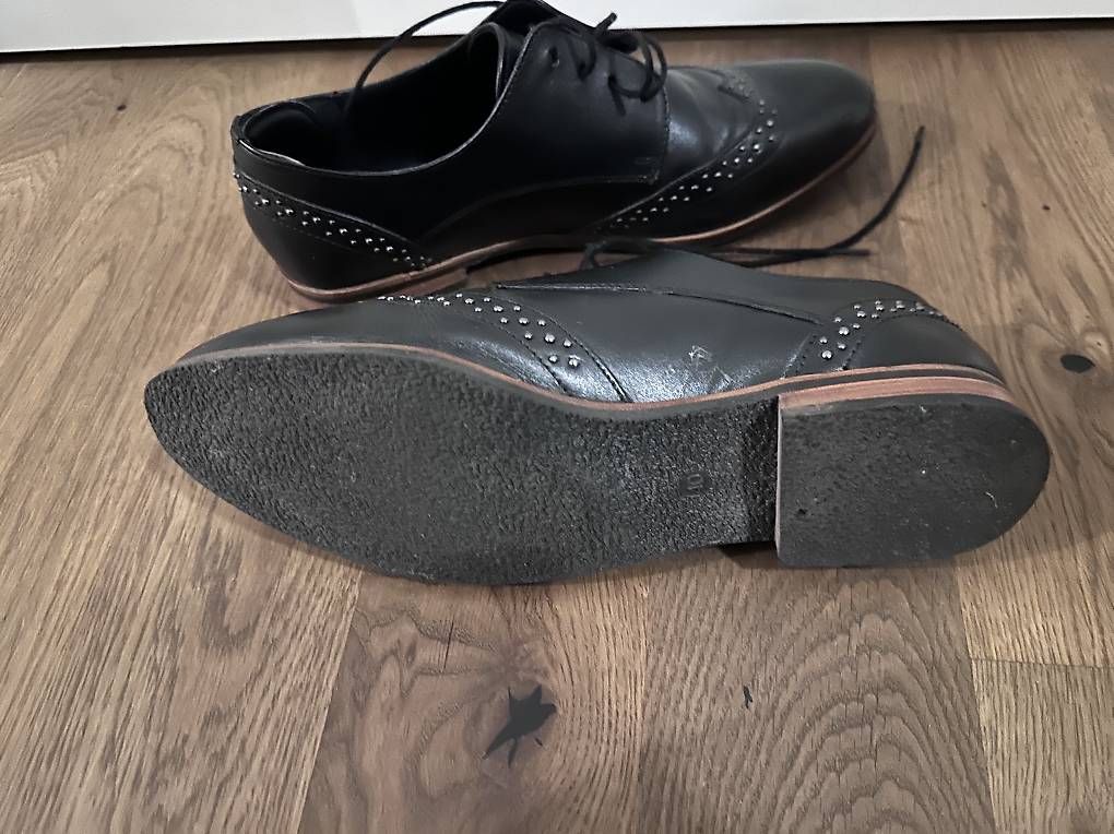 Chaussures femmes: Schnürschuhe Damen schwarz Leder Grösse 40 – D'occasion à Zürich par kat_tl7x 2