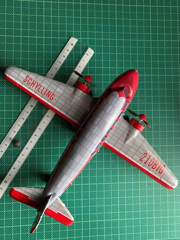 Modellbausätze & Standmodelle: DC 3 Blechflugzeug – Neu und originalverpackt aus Zürich von Mordes 1