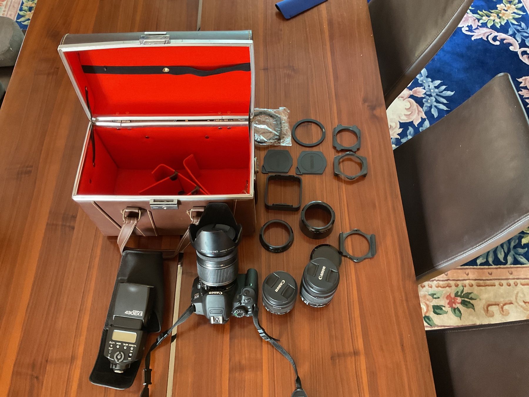 Canon Fotocamera: Canon EOS 700D avec objectif 18-55mm, flash et accessoires – Usato da Plan-les-Ouates venduto da jac_stj2 2