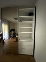 Kleiderschrank mit Schiebetüren und praktischem Kleiderlift