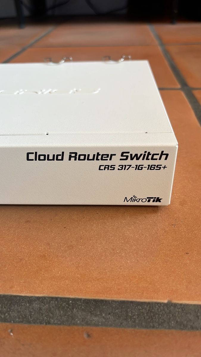 Mikrotik Modems & Router: MikroTik Cloud Router Switch CRS317-1G-16S+ gebraucht – Gebraucht aus Urtenen-Schönbühl von Hooba