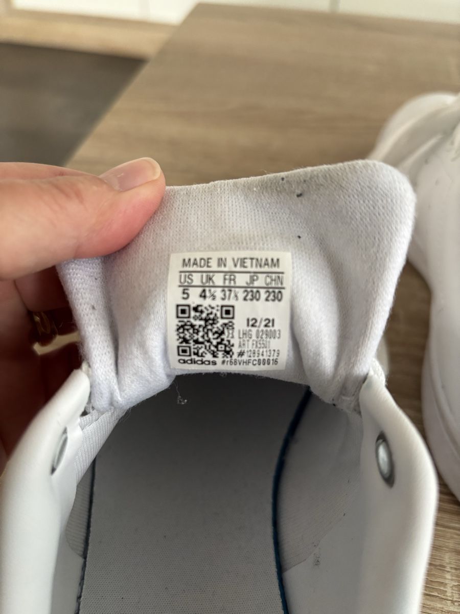 Adidas Damenschuhe: Adidas Stan Smith Sneaker weiss Grösse 37.5 – Gebraucht aus Hägendorf von Anjumi 4