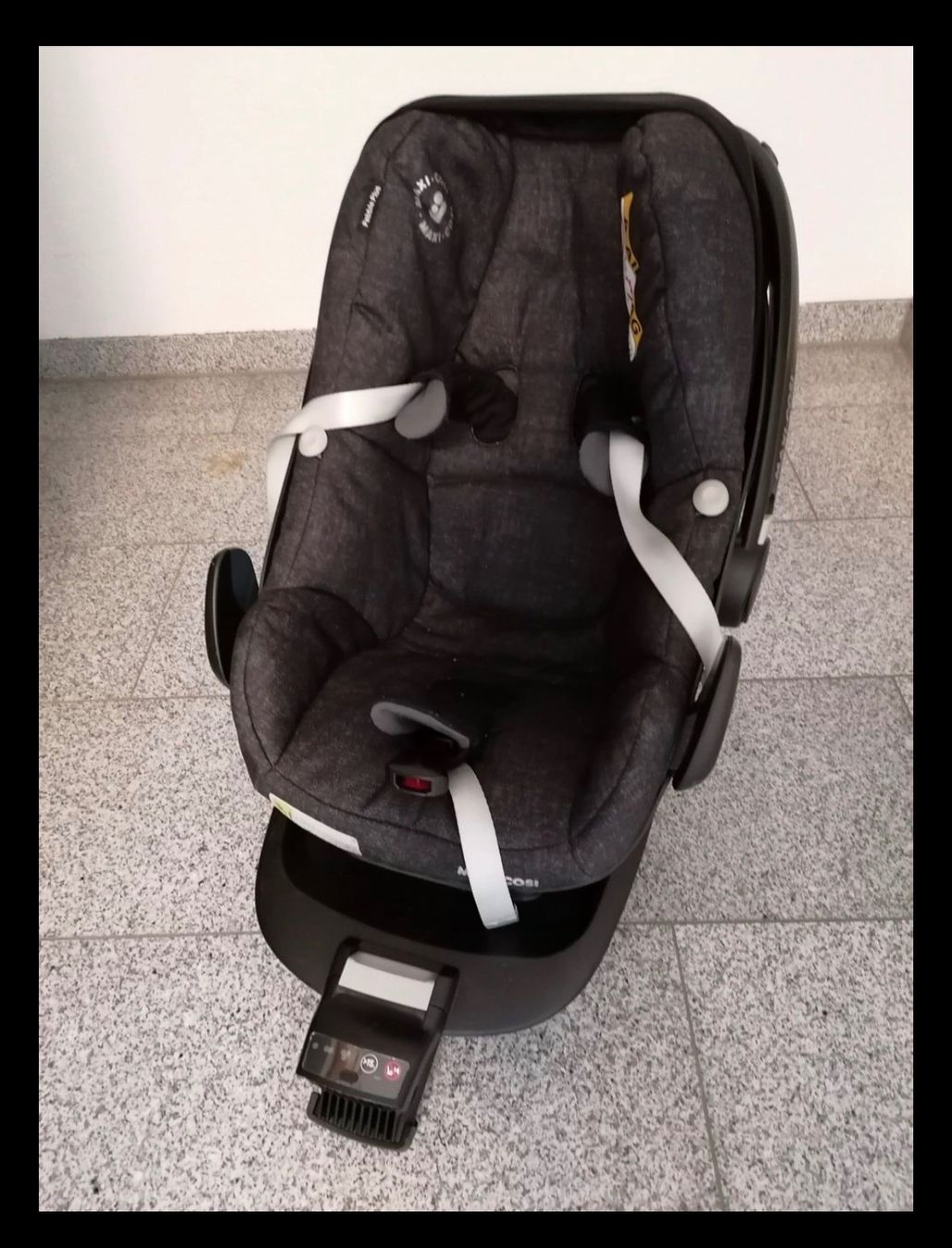 Maxi-Cosi Seggiolini per auto: Maxi-Cosi Pebble Plus Kindersitz mit Isofixstation – Usato da Liestal venduto da Efri33 8
