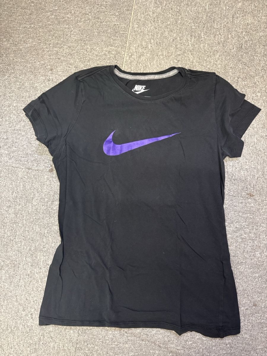 Nike T-shirts: schwarzes nikeshirt, grösse l – D'occasion à Goldach par Pw1427