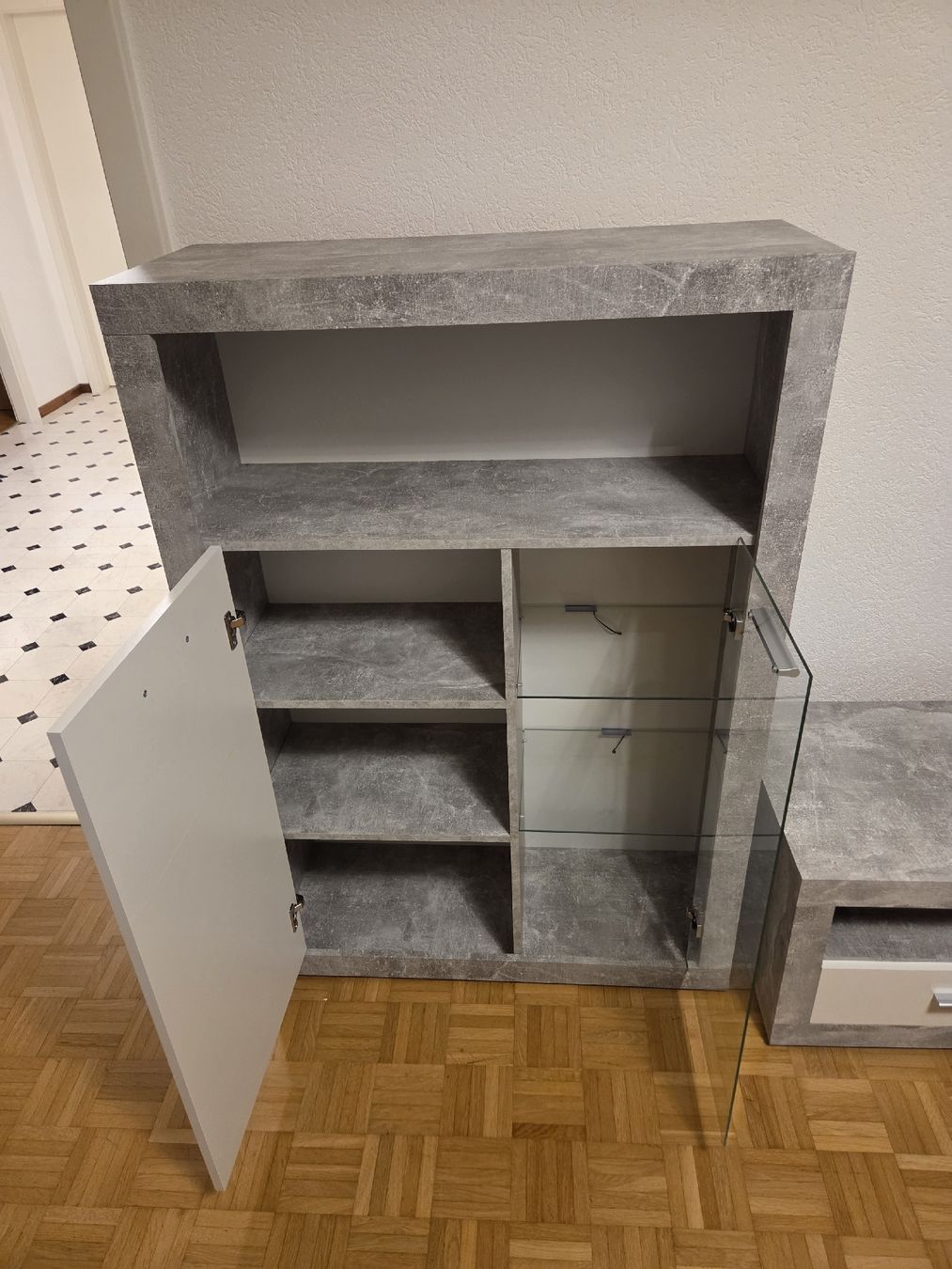 TV Möbel: paroi murale avec LED – Gebraucht aus Sierre von sav_d7g8 2