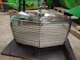 Kühlergrill von Mercedes Benz
